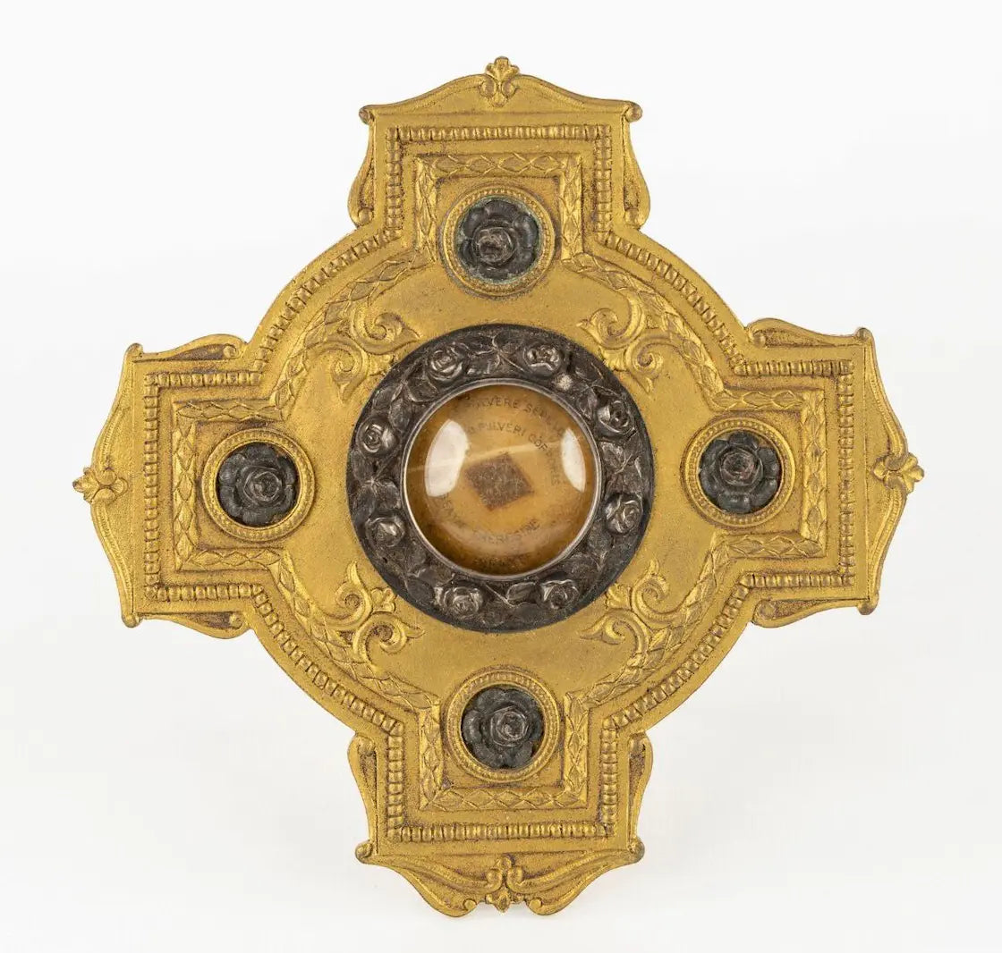 Brass osculatorium reliquary with relic of Saint Therese of Lisieux
/
Osculatoire reliquaire en laiton avec relique de Sainte Thérèse de Lisieux