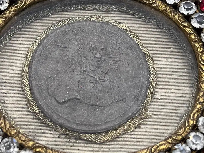 Reliquary containing a relic of Saint Vincent de Paul zoom / reliquaire de Saint Vincent de Paul zoom