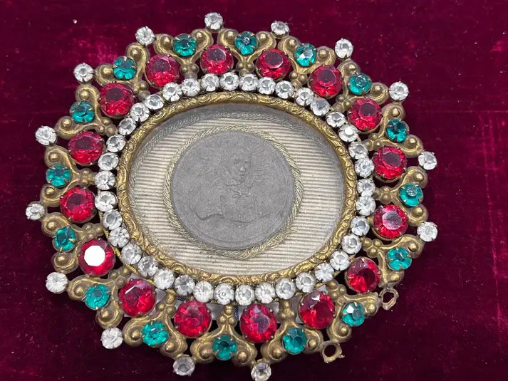 Reliquary containing a relic of Saint Vincent de Paul / reliquaire de Saint Vincent de Paul