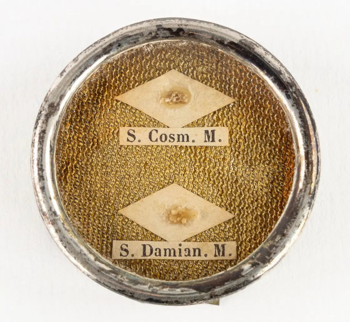 Reliquary with relics of Saints Cosmas and Damian
/
Reliquaire avec reliques des saints Côme et Damien
