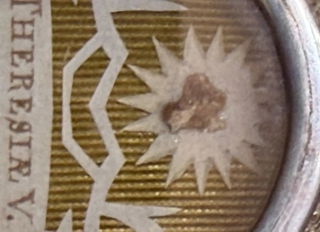 Silver Catholic reliquary pendant with relic of Saint Teresa of Avila
/
Reliquaire en argent contenant une relique de Sainte Thérèse d’Avila